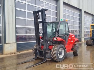 xe nâng chạy trên địa hình gồ ghề Manitou M26-4